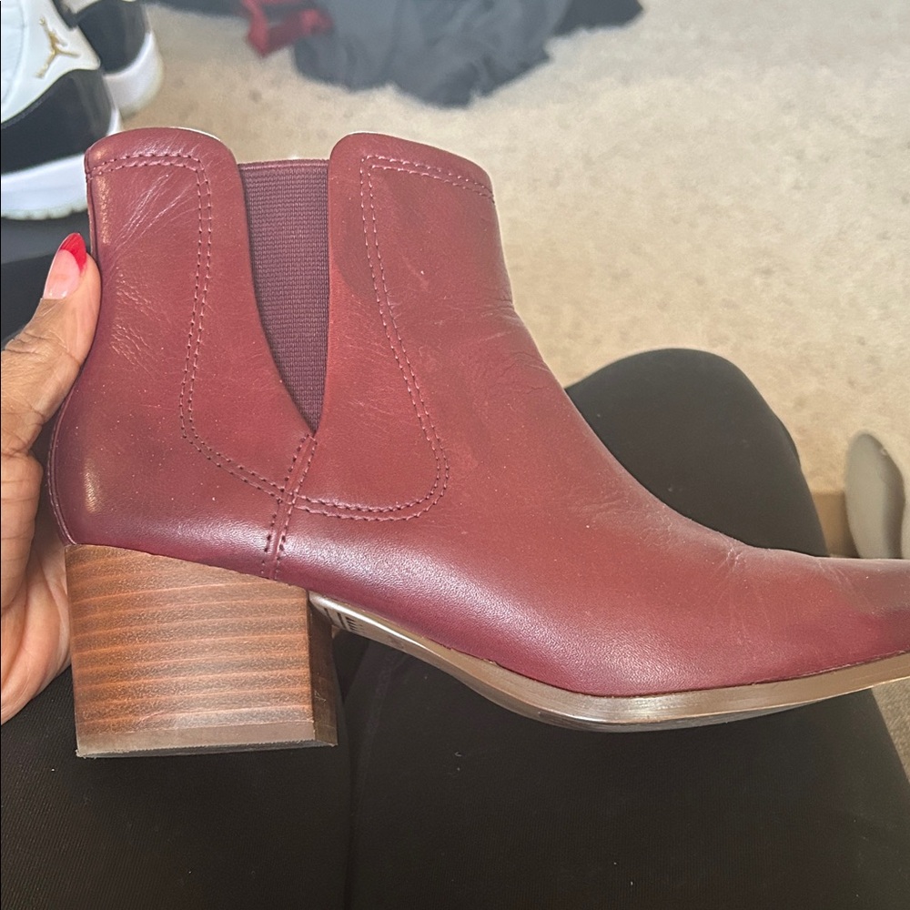 Johnston & Murphy Women's Burgundy Ankle Booties